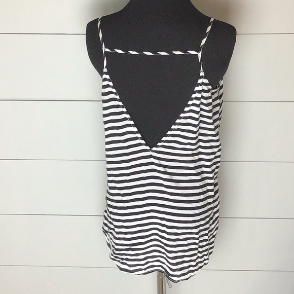 Old navy tank top with open back - Picture 2 of 6